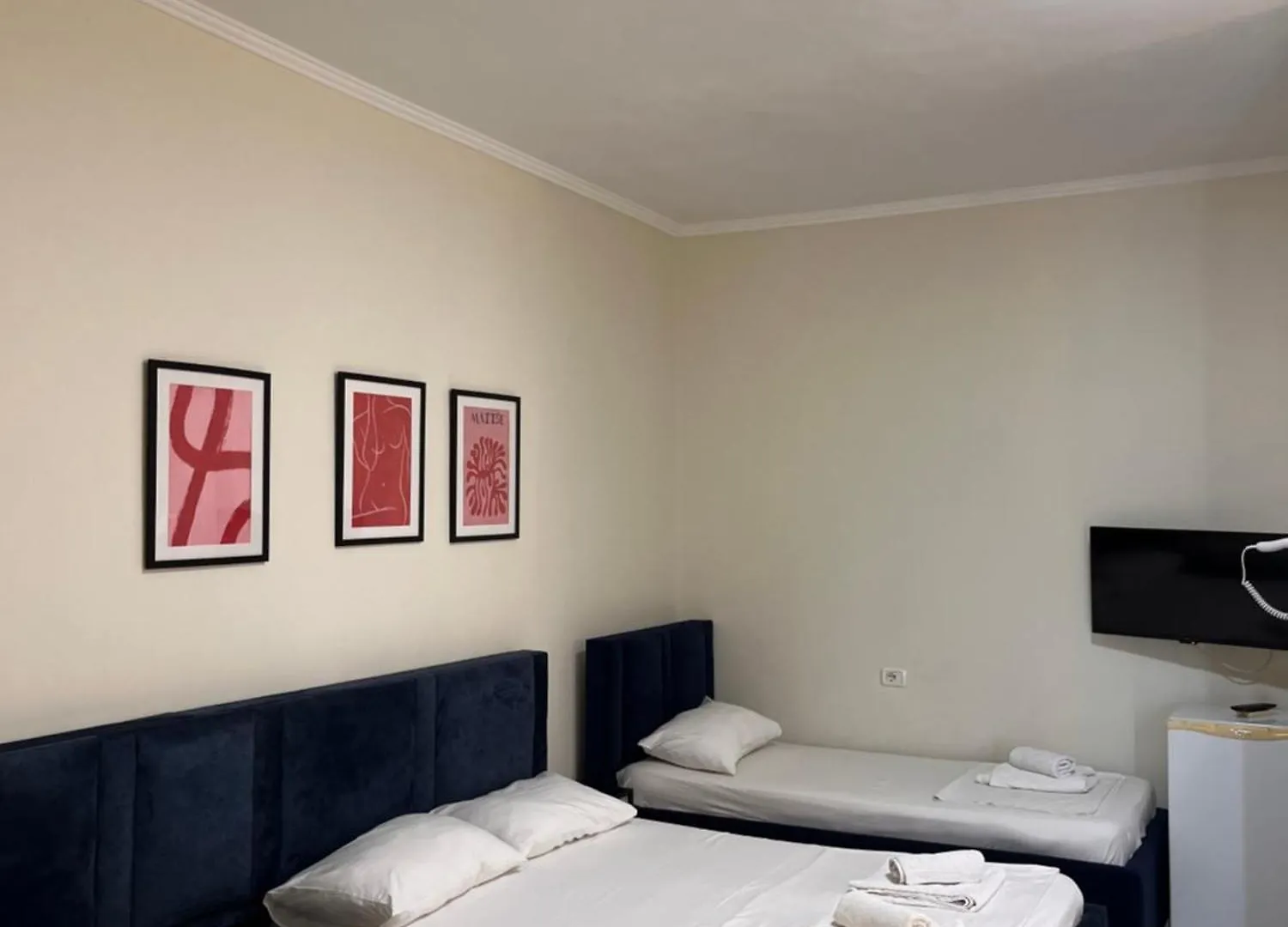 Duka Rooms Himarë Pensión