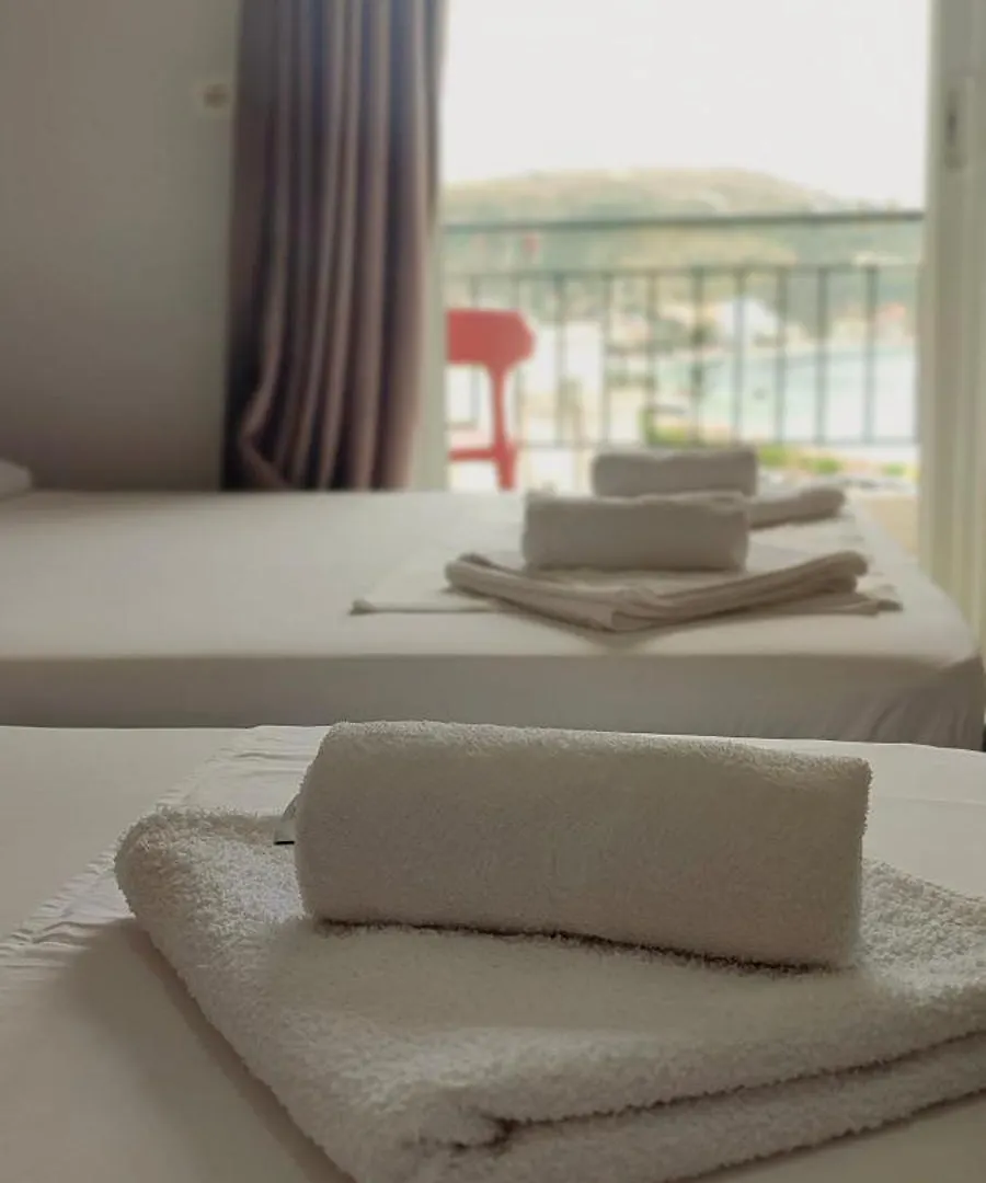 Duka Rooms Himarë Pensión