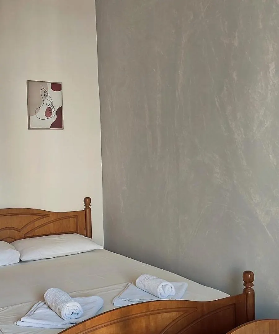 Duka Rooms Himarë Pensión